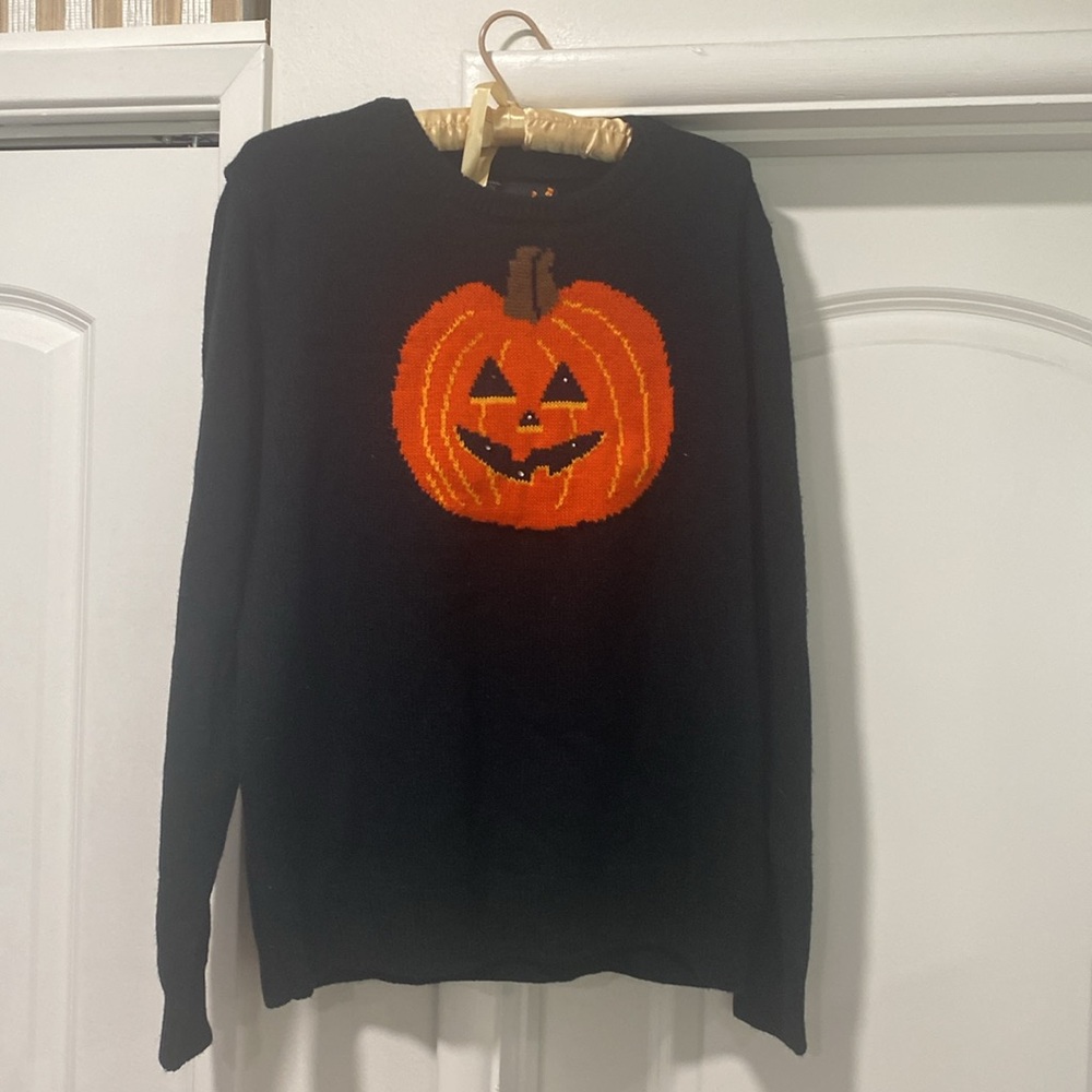 Women’s Pumpkin 🎃 light me up sweater. Size Large. NWT